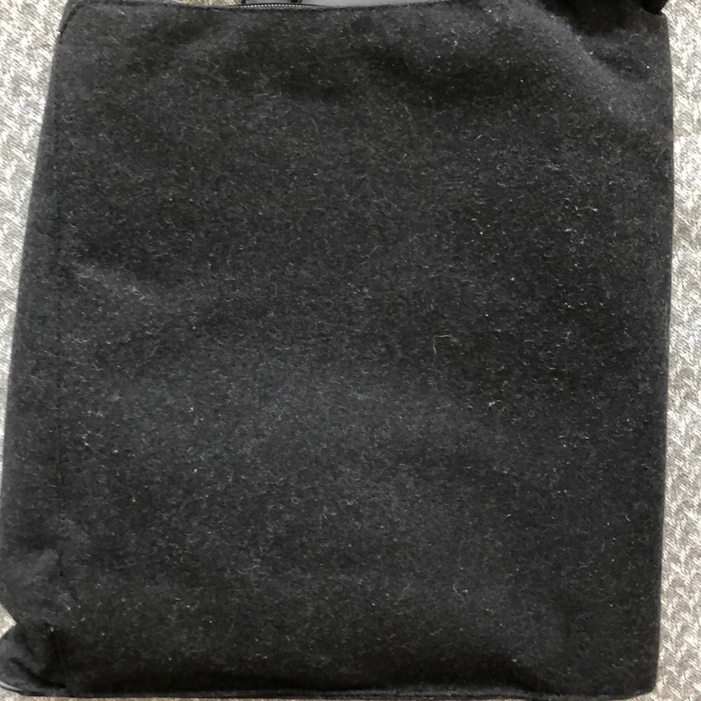 Speck A-line 10.2” Laptop Tote (Black/Grey) - Picture 3 of 7